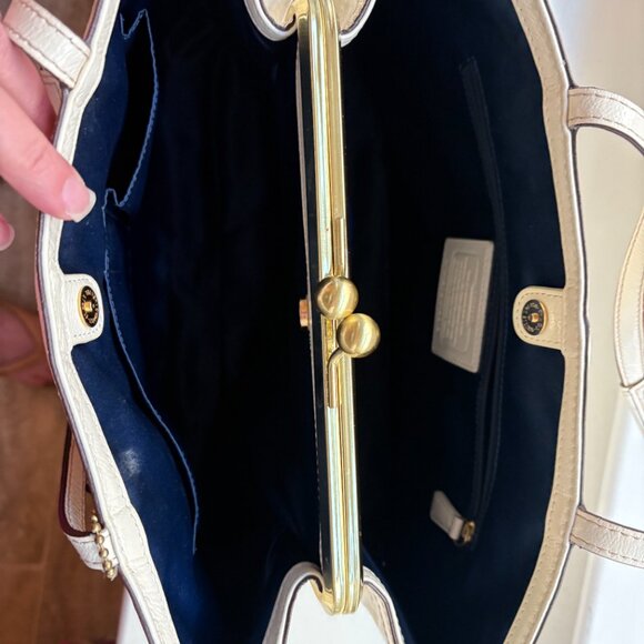 Authentic Signature Coach Ivory Patent Leather Tote Bag - Picture 7 of 12